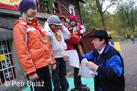 Perníkiáda 2009 - předání perníkijských medailí za Čapí stoj na jedné noze