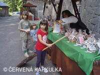 Medobraní s dětským dnem u Perníkové chaloupky 2011